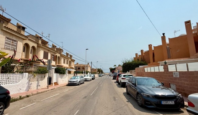 Segunda mano - Villa - Torrevieja - Los Frutales