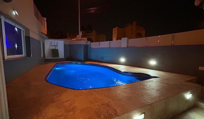 Segunda mano - Villa - Torrevieja - Los Frutales