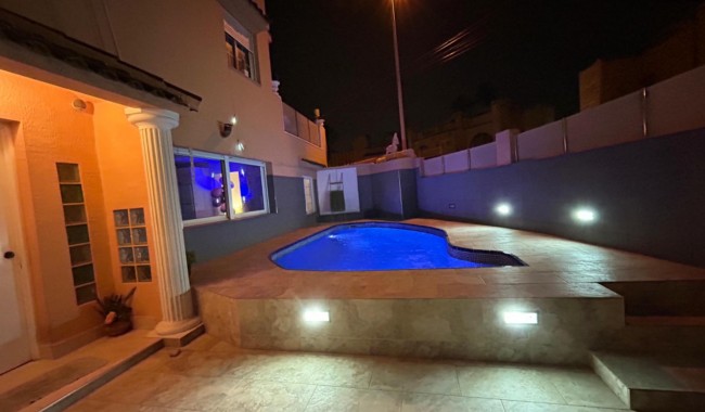 Segunda mano - Villa - Torrevieja - Los Frutales