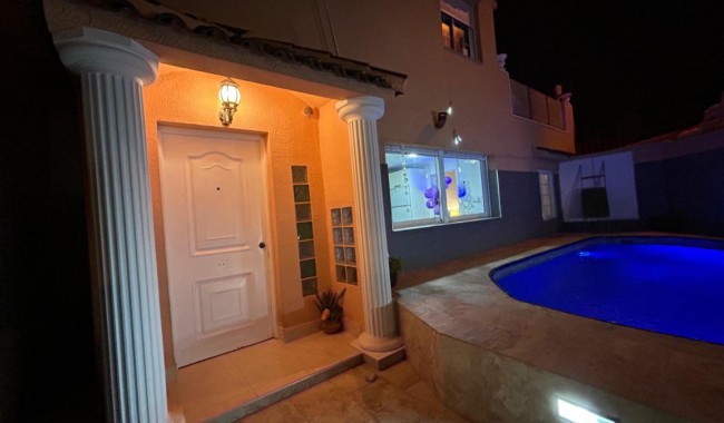 Segunda mano - Villa - Torrevieja - Los Frutales