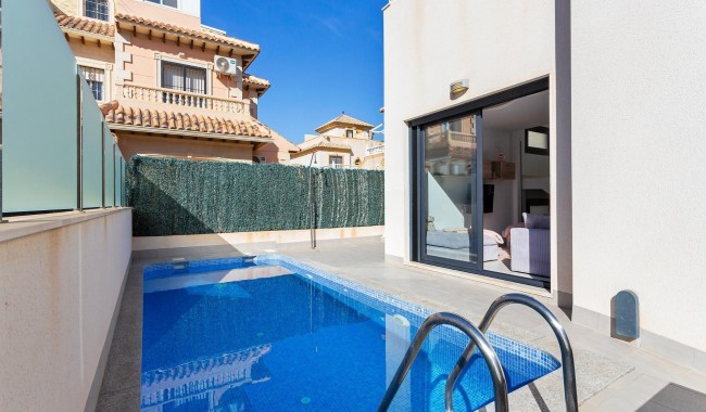 Begagnad - Villa - Torrevieja - Aguas Nuevas
