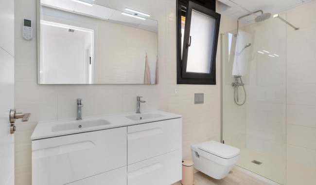 Begagnad - Villa - Torrevieja - Aguas Nuevas