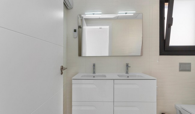 Begagnad - Villa - Torrevieja - Aguas Nuevas