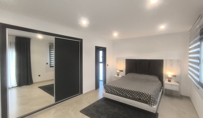 Segunda mano - Villa - Los Montesinos - La Herrada