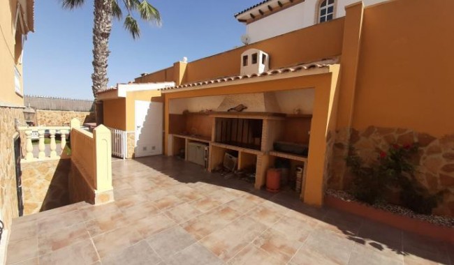 Begagnad - Villa - Torrevieja - Aguas Nuevas