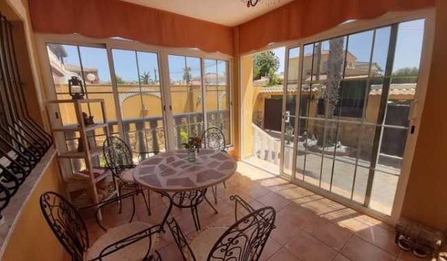 Begagnad - Villa - Torrevieja - Aguas Nuevas