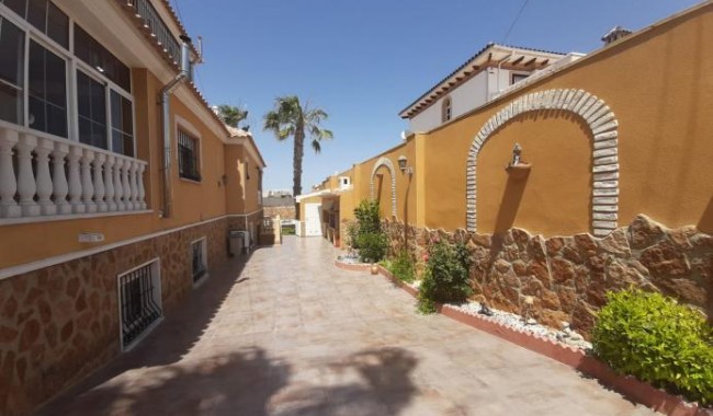 Begagnad - Villa - Torrevieja - Aguas Nuevas