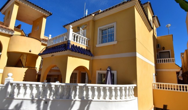 Begagnad - Villa - Orihuela - Villamartín