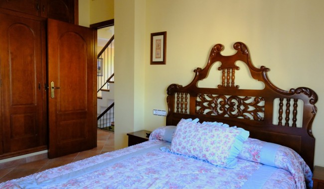 Begagnad - Finca - Orihuela - Correntías Medias