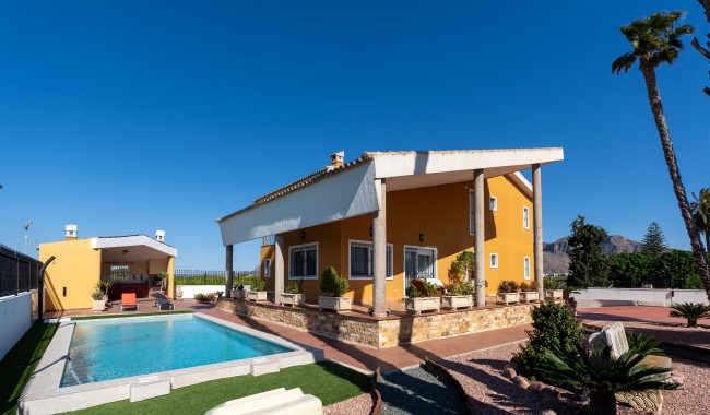 Begagnad - Finca - Orihuela - Correntías Medias