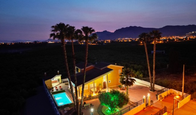 Begagnad - Finca - Orihuela - Correntías Medias