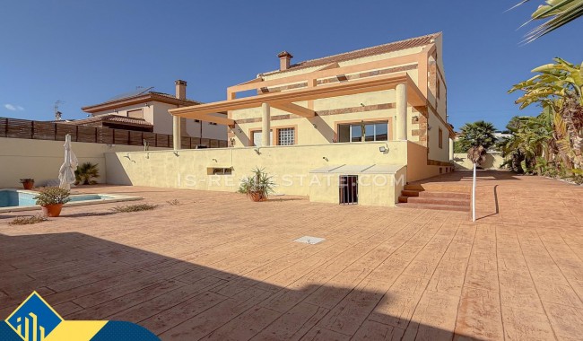 Resale - Villa - Torrevieja - Aguas Nuevas