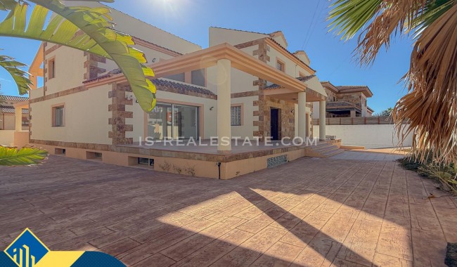 Resale - Villa - Torrevieja - Aguas Nuevas