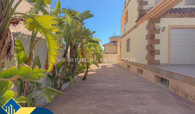 Resale - Villa - Torrevieja - Aguas Nuevas