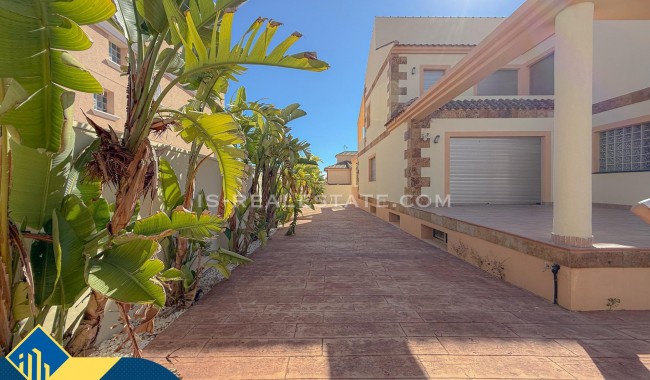 Resale - Villa - Torrevieja - Aguas Nuevas