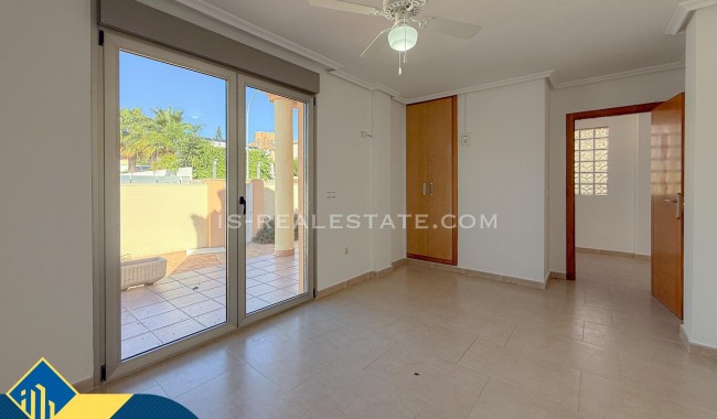 Resale - Villa - Torrevieja - Aguas Nuevas