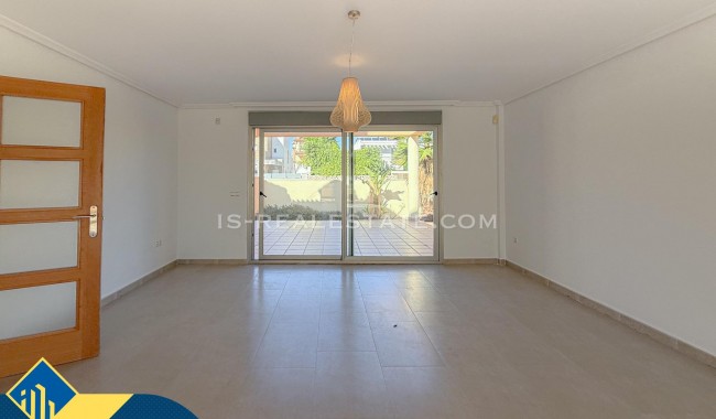 Resale - Villa - Torrevieja - Aguas Nuevas