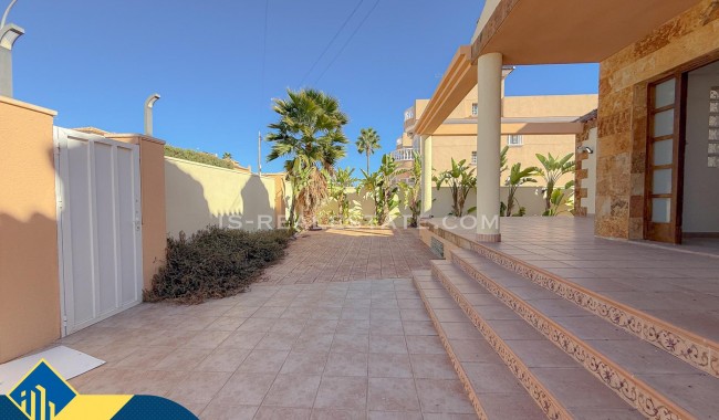Resale - Villa - Torrevieja - Aguas Nuevas