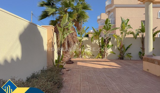 Resale - Villa - Torrevieja - Aguas Nuevas