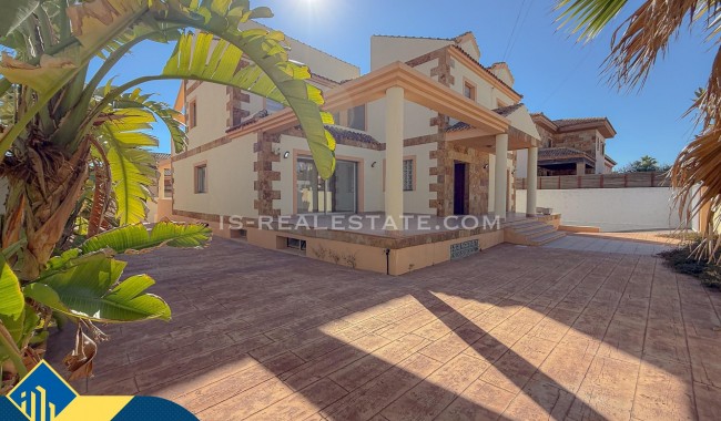 Resale - Villa - Torrevieja - Aguas Nuevas