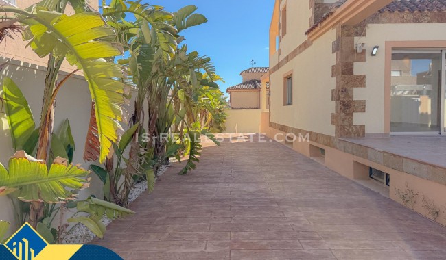 Resale - Villa - Torrevieja - Aguas Nuevas