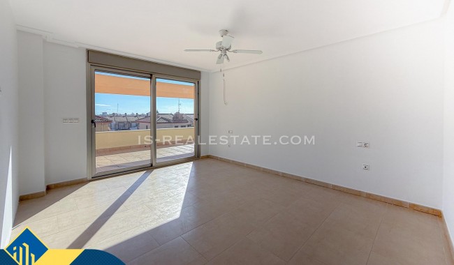 Resale - Villa - Torrevieja - Aguas Nuevas