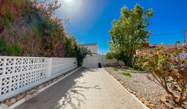 Resale - Villa - Torrevieja - Aguas Nuevas