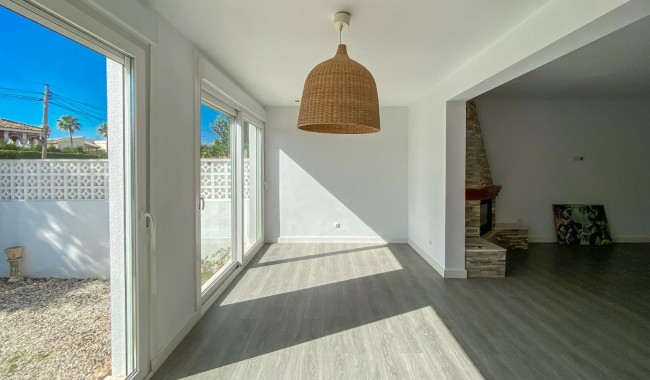 Resale - Villa - Torrevieja - Aguas Nuevas