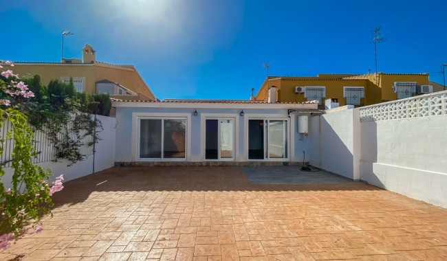 Resale - Villa - Torrevieja - Aguas Nuevas
