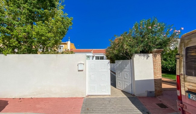 Resale - Villa - Torrevieja - Aguas Nuevas
