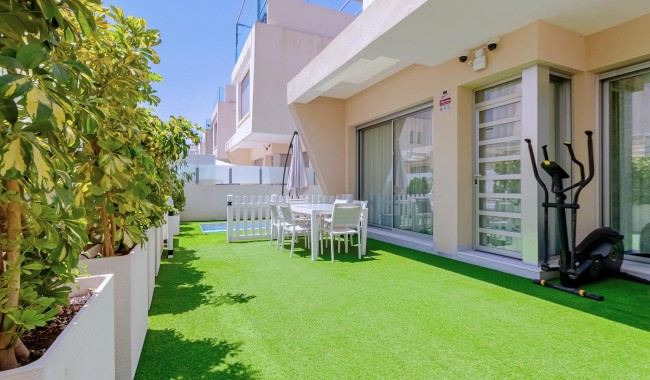 Begagnad - Villa - Pilar de La Horadada - Pueblo Latino