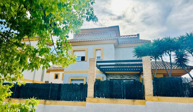 Resale - Villa - Los Montesinos