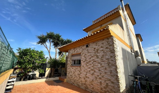 Resale - Villa - Los Montesinos