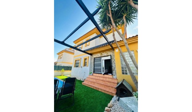 Resale - Villa - Los Montesinos