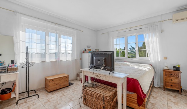 Resale - Finca - Los Montesinos