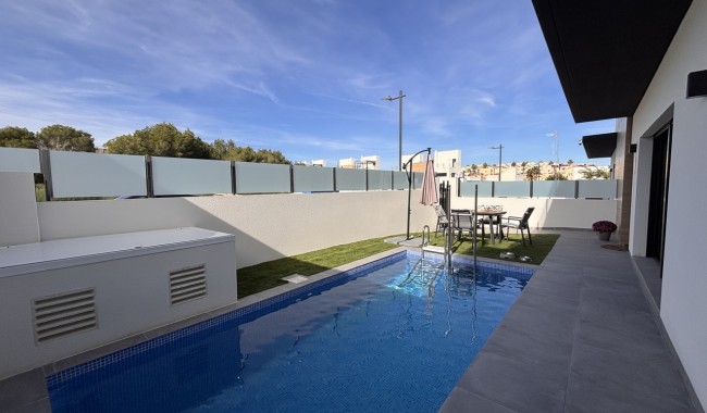 Begagnad - Villa - Orihuela - Villamartín
