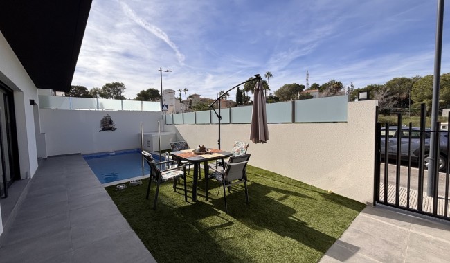 Begagnad - Villa - Orihuela - Villamartín