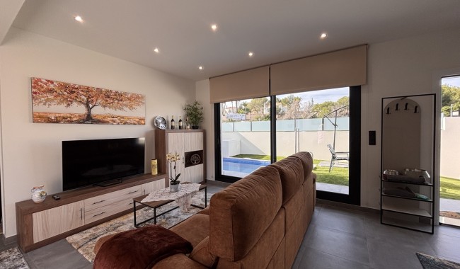 Begagnad - Villa - Orihuela - Villamartín