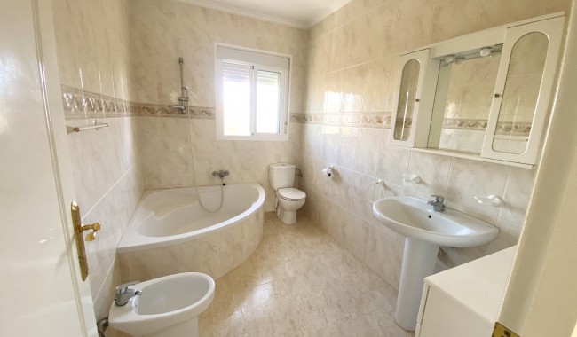 Sprzedaż - Kamienica - Benijófar - Monte Azul/ El Dorado