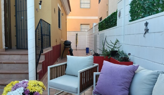 Resale - Villa - Los Montesinos - La Herrada