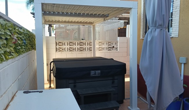 Resale - Villa - Los Montesinos - La Herrada