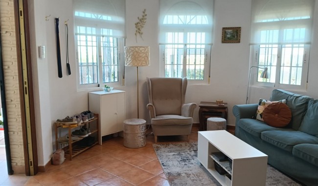 Resale - Villa - Los Montesinos - La Herrada