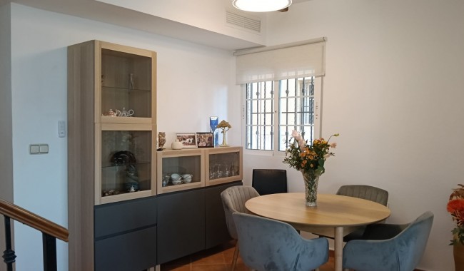 Resale - Villa - Los Montesinos - La Herrada