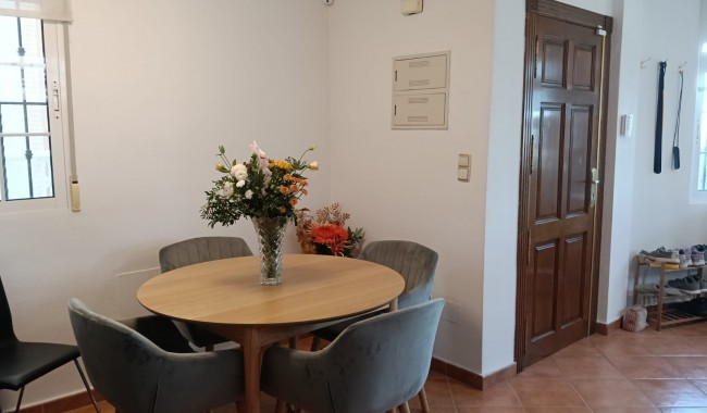 Resale - Villa - Los Montesinos - La Herrada