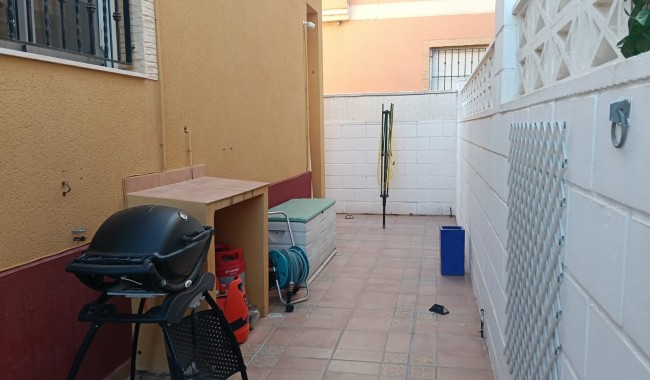 Resale - Villa - Los Montesinos - La Herrada