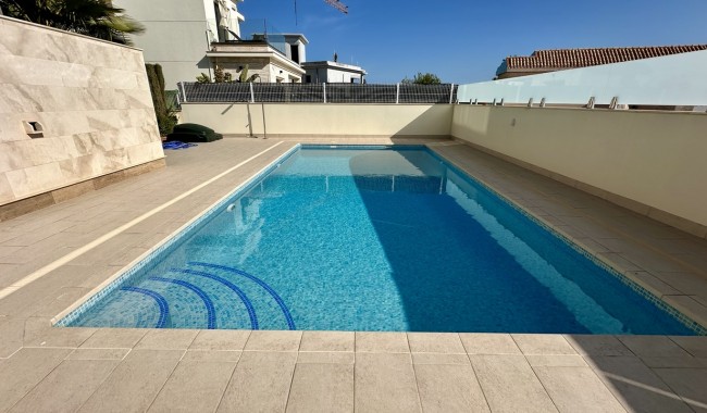 Resale - Villa - Orihuela Costa - La Zenia