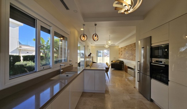 Resale - Villa - Orihuela Costa - La Zenia