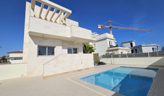 Resale - Villa - Orihuela Costa - La Zenia
