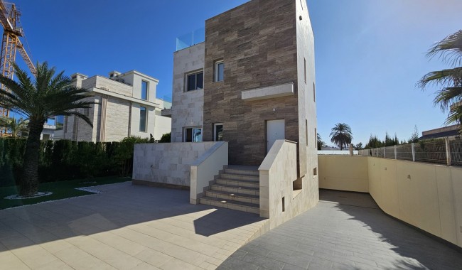 Resale - Villa - Orihuela Costa - La Zenia