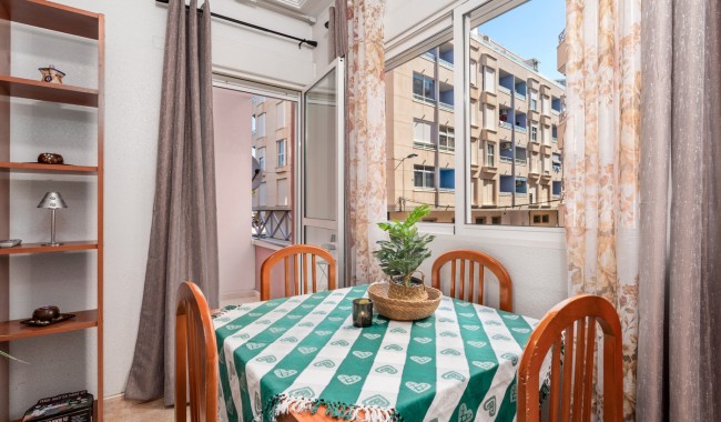 Resale - Apartment - Torrevieja - Parque las naciones